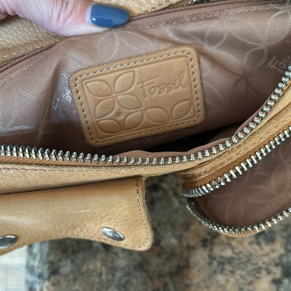 FOSSIL leather crossbody EUC beautiful camel color - Picture 3 of 10